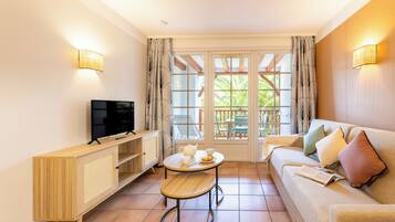 Apartment, 1 Schlafzimmer | Wohnbereich | Flachbildfernseher, BĂŒcher