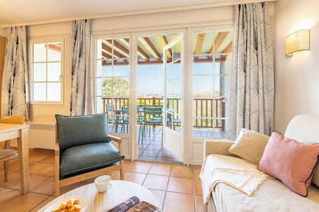 ์ํํธ, ์นจ์ค 1๊ฐ | ๊ฑฐ์ค ๊ณต๊ฐ | ํ๋ฉด TV, ์ฑ