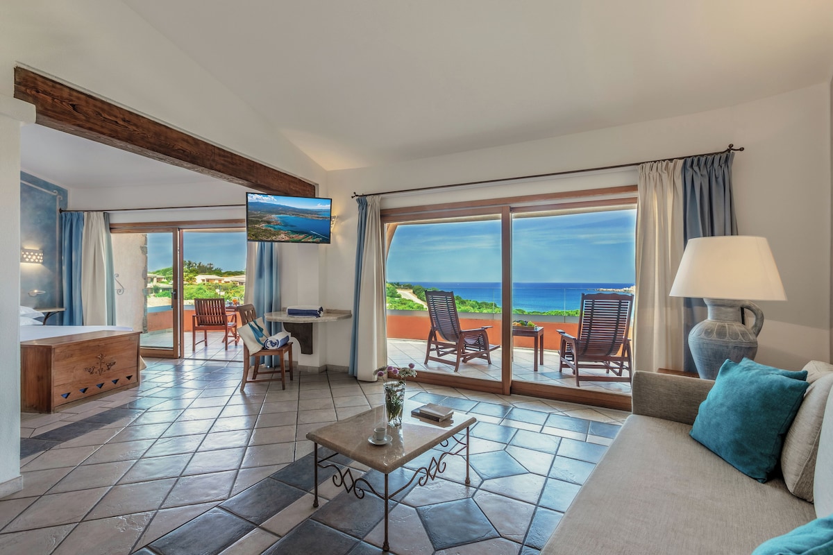 Presidential Room, Sea View | Hypo-allergenic bedding available, minibar, in-room safe, desk
