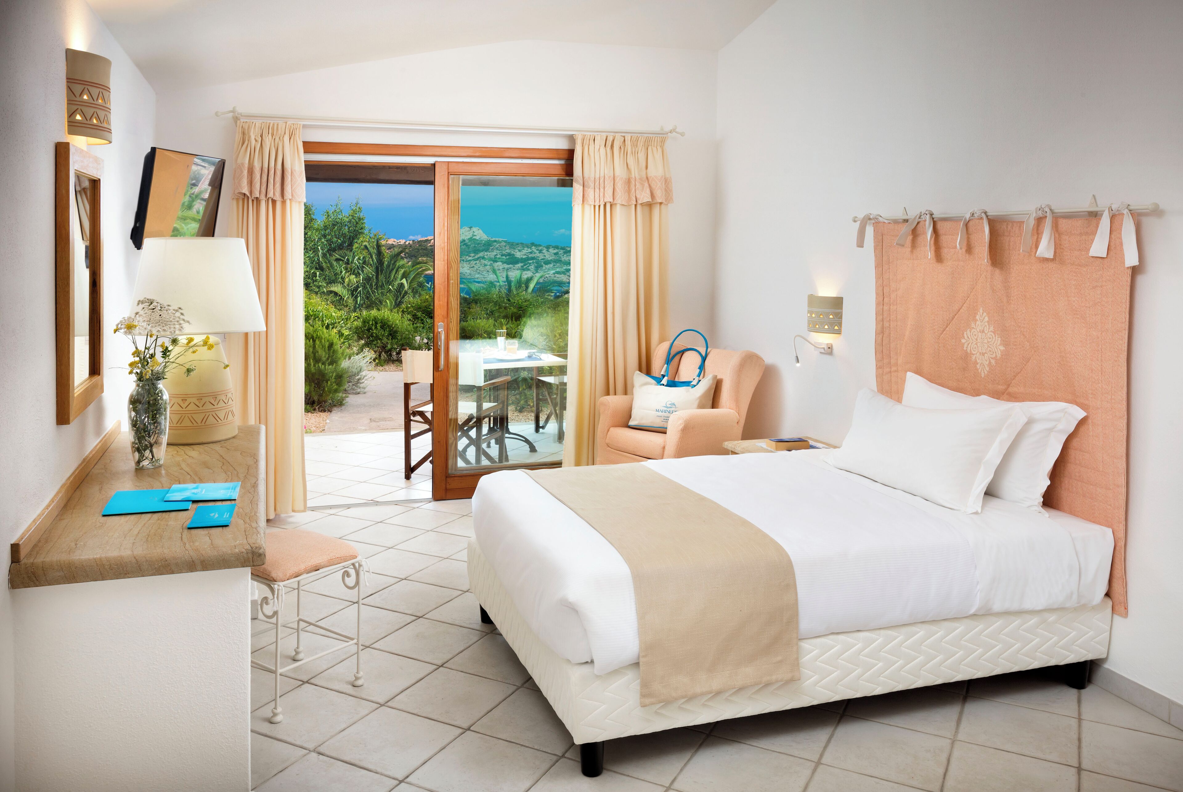 Single Room, Partial Sea View | Hypo-allergenic bedding, minibar, in-room safe, desk