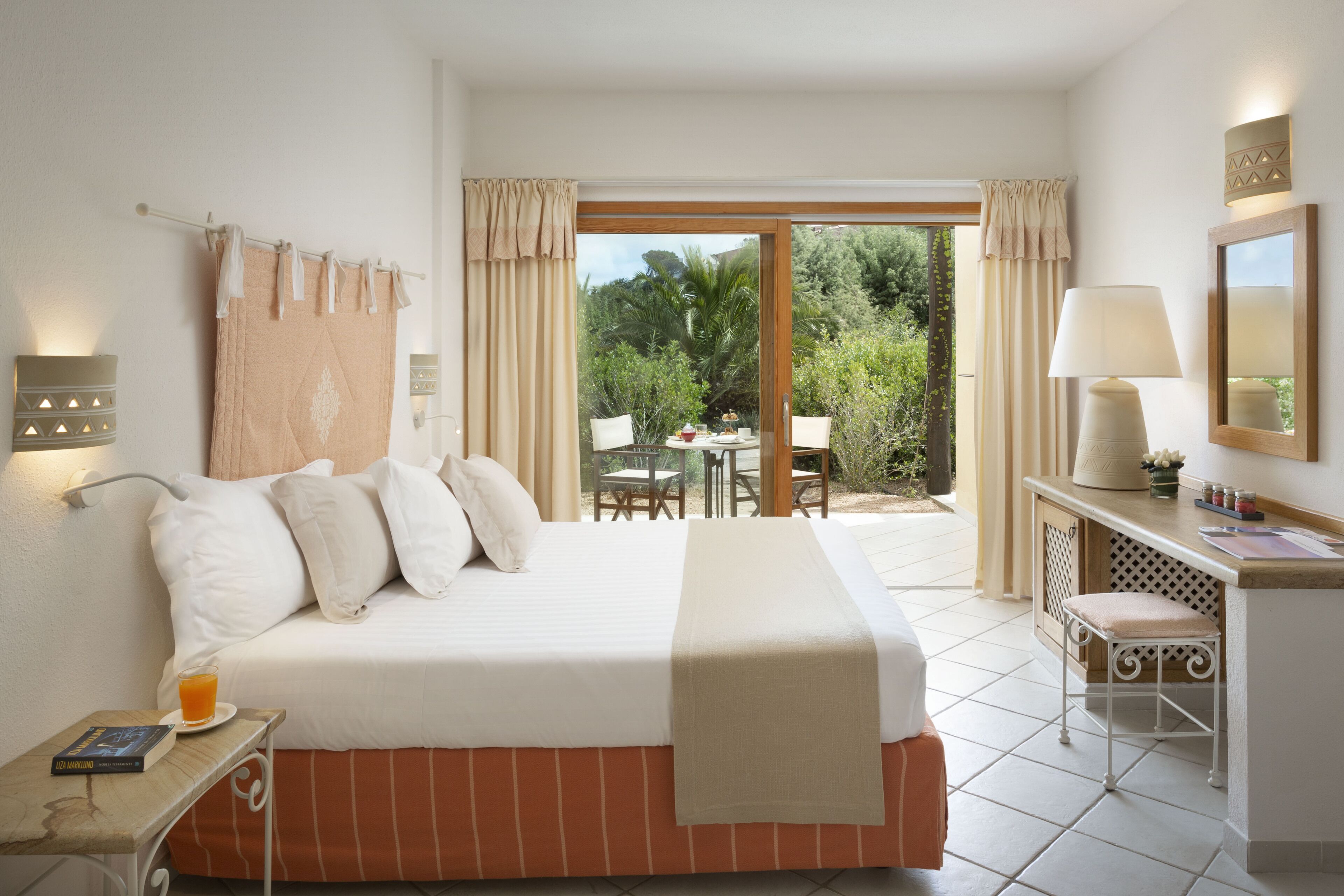 Family Suite | Hypo-allergenic bedding, minibar, in-room safe, desk