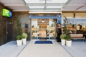 Exterior - Holiday Inn Express Lisbon - Oeiras by IHG (Oeiras)