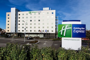 Exterior - Holiday Inn Express Lisbon - Oeiras by IHG (Oeiras)