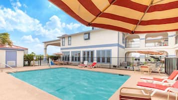 Outdoor pool, open 10:00 AM to 10:00 PM, pool umbrellas, pool loungers
