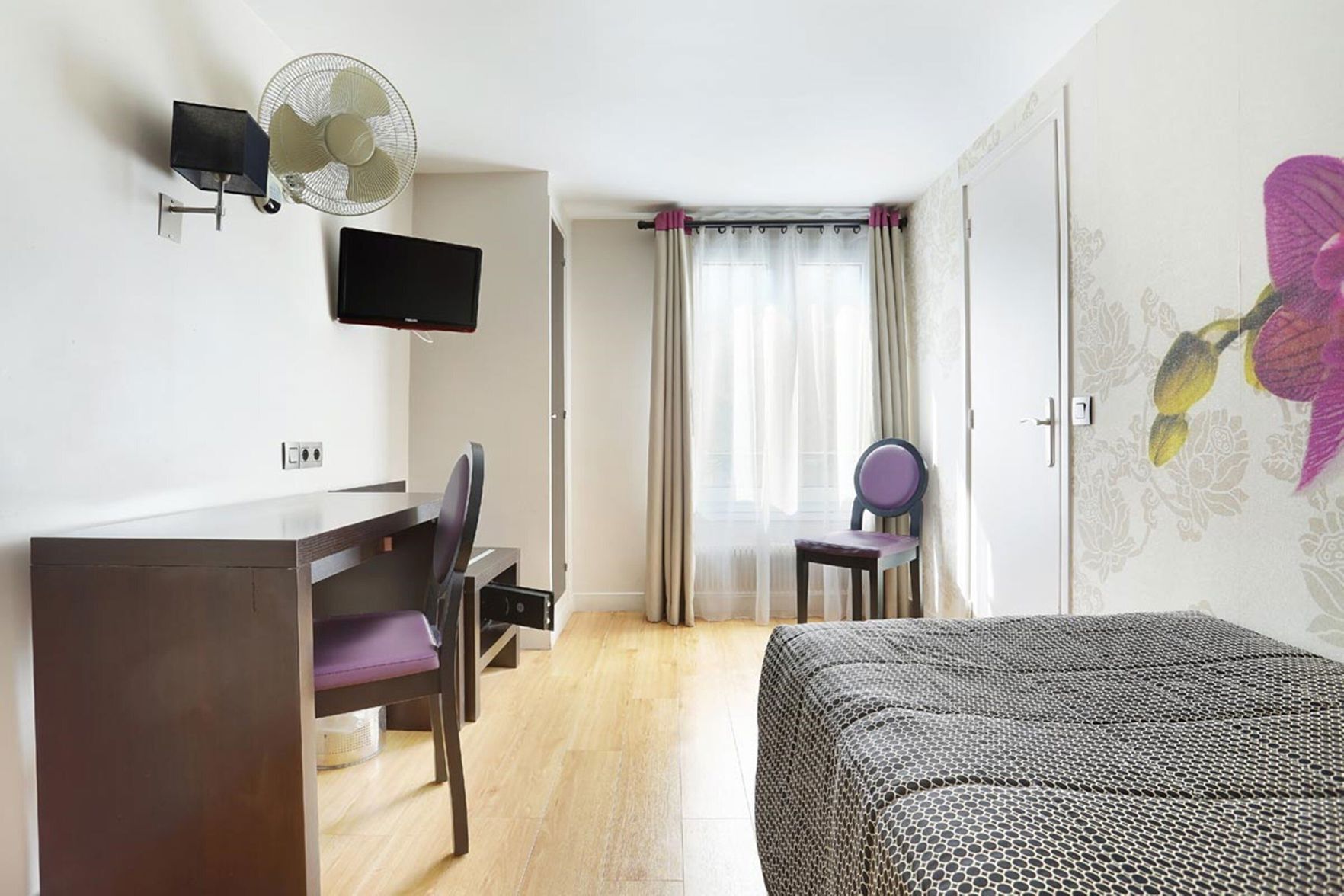 Minibar, caja de seguridad en la habitación y insonorización 
