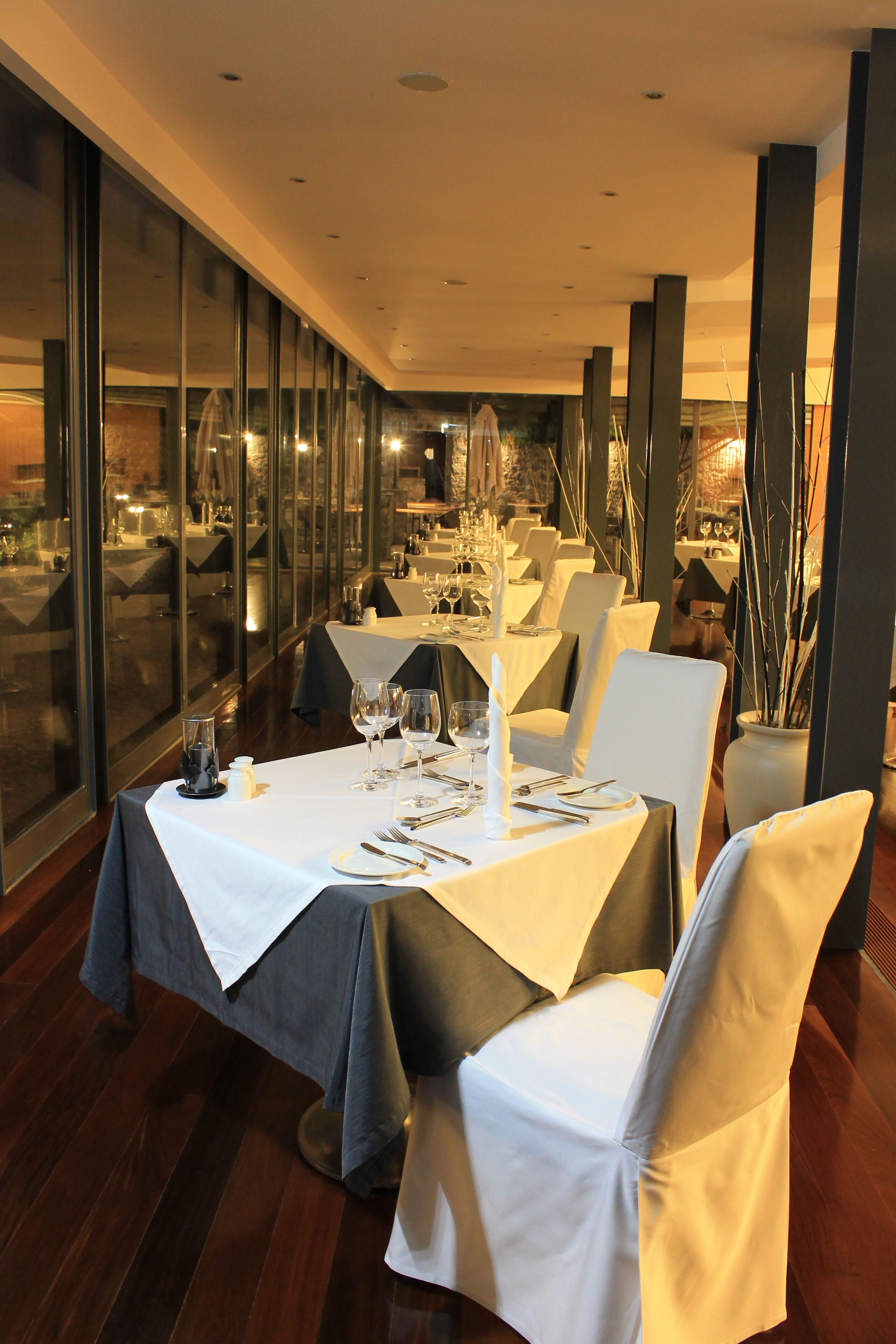 Phục vụ bữa sáng, bữa trưa, bữa tối, món ăn Bồ Đào Nha, nhìn ra biển 