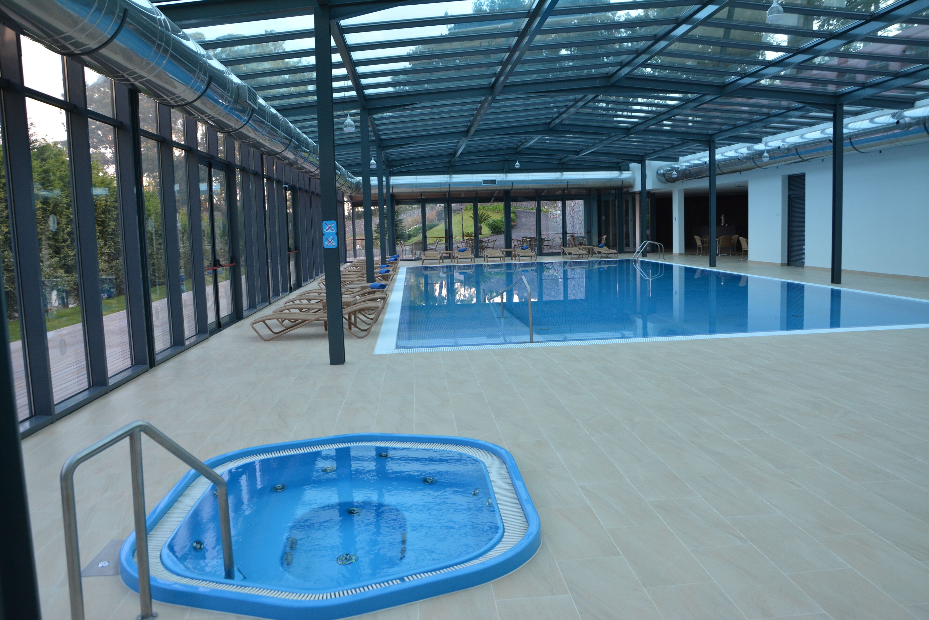 Indoor pool, pool loungers
