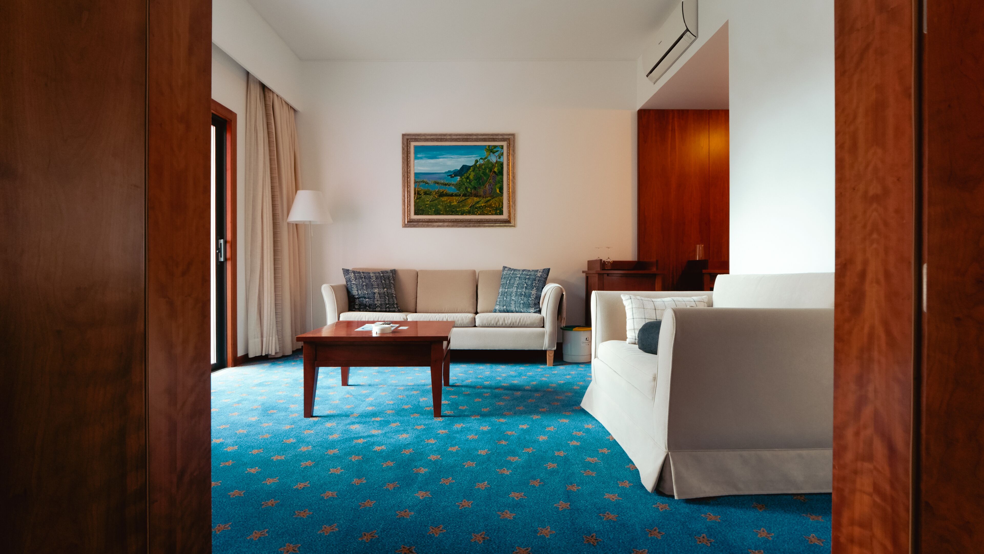 junior suite, 1 double bed with sofa bed | down duvets, minibar, in-room safe, desk