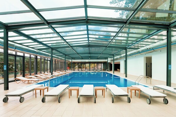 Indoor pool, pool loungers