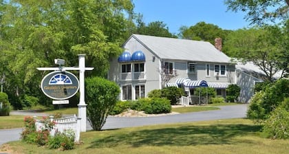 Captains Quarters Motel & Conference Center