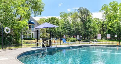 Captains Quarters Motel & Conference Center