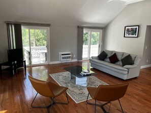 Deluxe Apartment, 2 Bedrooms | Living area