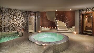 Sauna, hot tub, Turkish bath/hammam, massage/treatment rooms