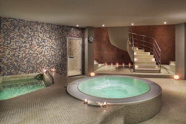Badstue, boblebad, tyrkisk bad/hamam og massasje-/behandlingsrom