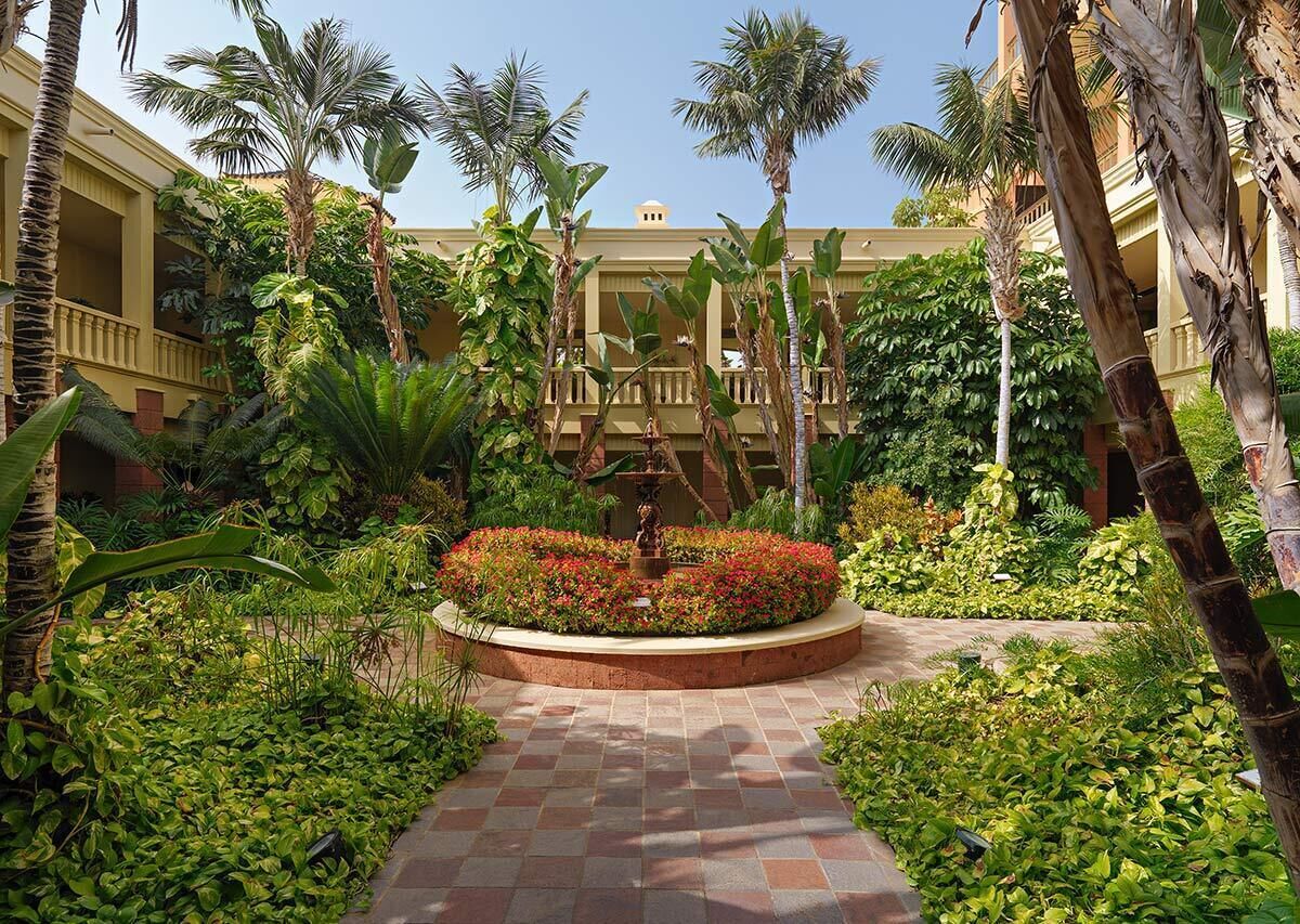 المنطقة المحيطة بالمنشأة