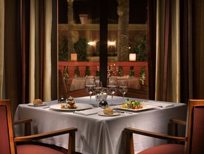 2 restaurants, lunch, dinner served; local cuisine  - 1881 Tenerife Madrigueras Golf Hotel (Arona)