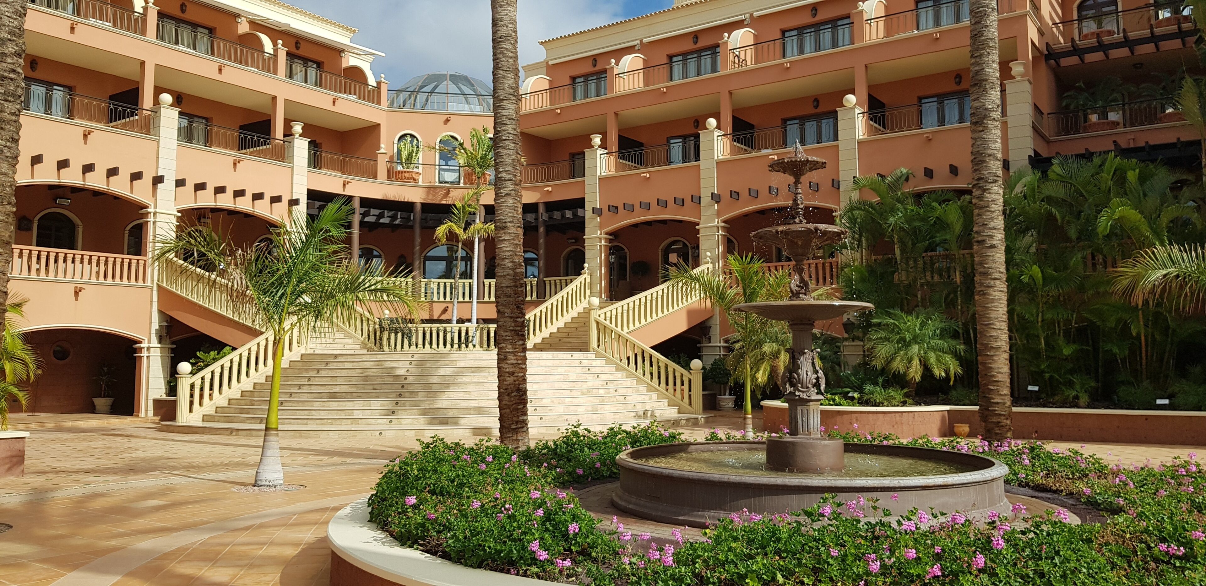 المنطقة المحيطة بالمنشأة