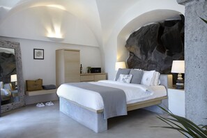 Honeymoon Suite (Caldera View) - Honeymoon Petra Villas (Santorini)