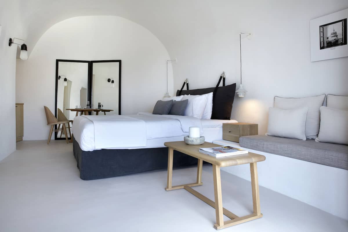 Studio supérieur (Caldera View (Petra)) | 1 chambre, couette en duvet, lit avec matelas à plateau-coussin