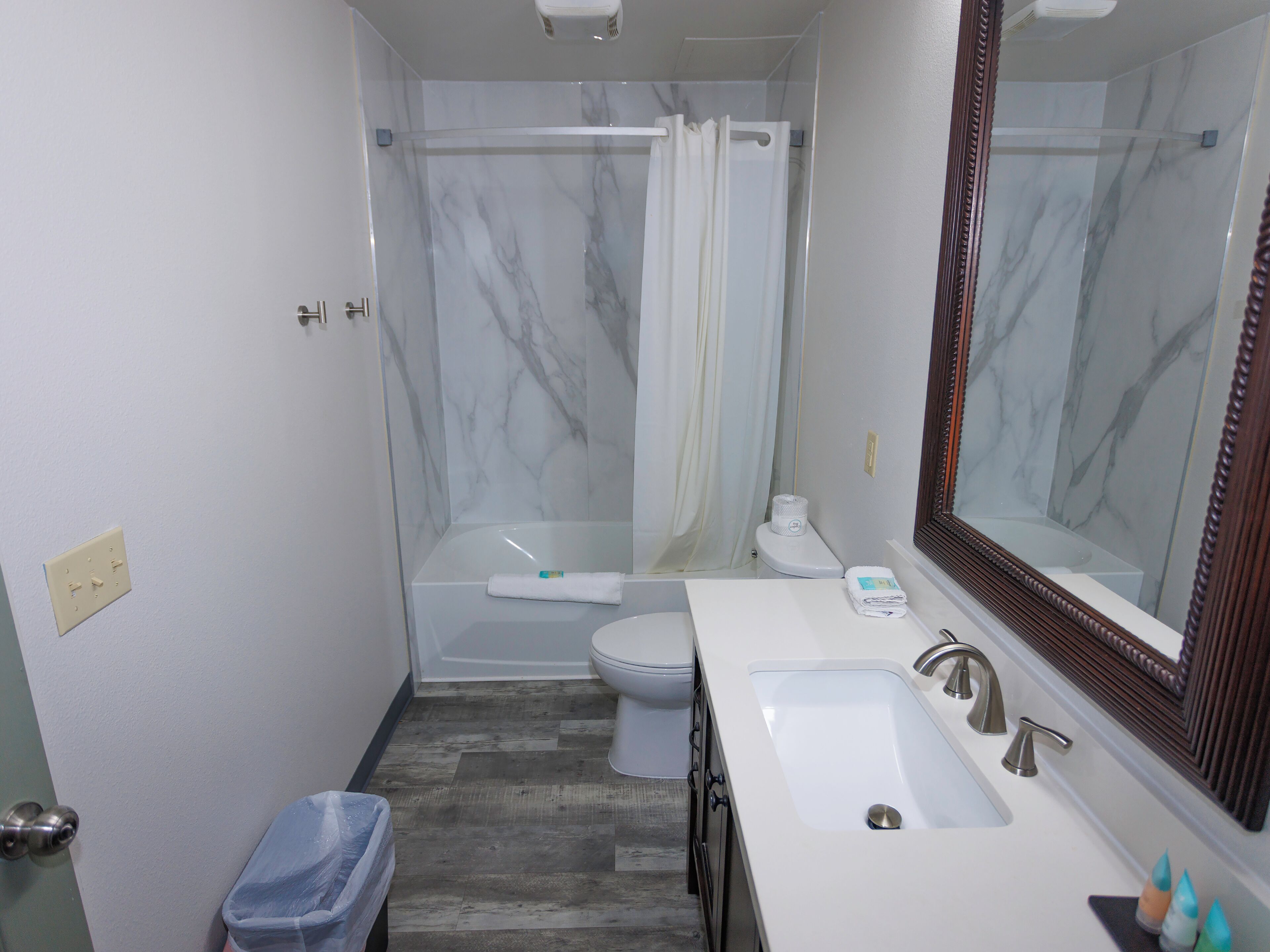 Chambre Standard, 1 très grand lit et 1 canapé-lit, non-fumeur | Salle de bain