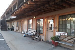 Exterior - The Tombstone Motel (Tombstone)
