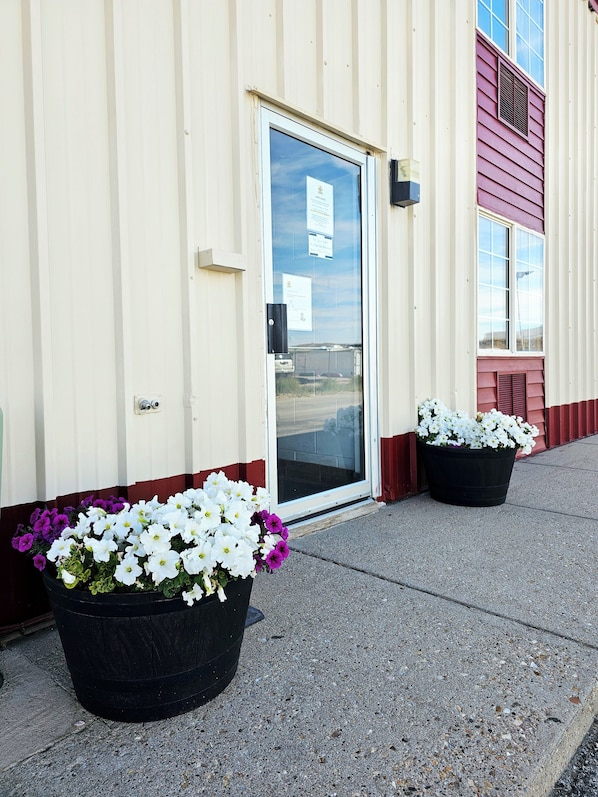 المنشأة من الخارج