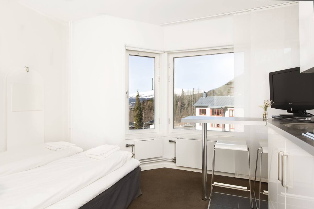 Habitación económica doble, 2 camas individuales | Colchones con acolchado adicional y wifi gratis