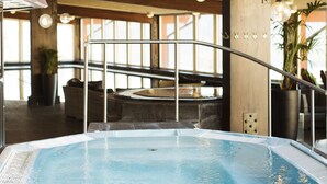 Bañera de hidromasaje interior