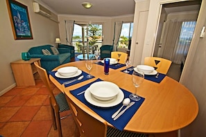 In-room dining - Sunset Island Resort (Surfers Paradise)