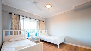 Unclassified image, 4 of 29, button - Sunset Island Resort (Surfers Paradise)