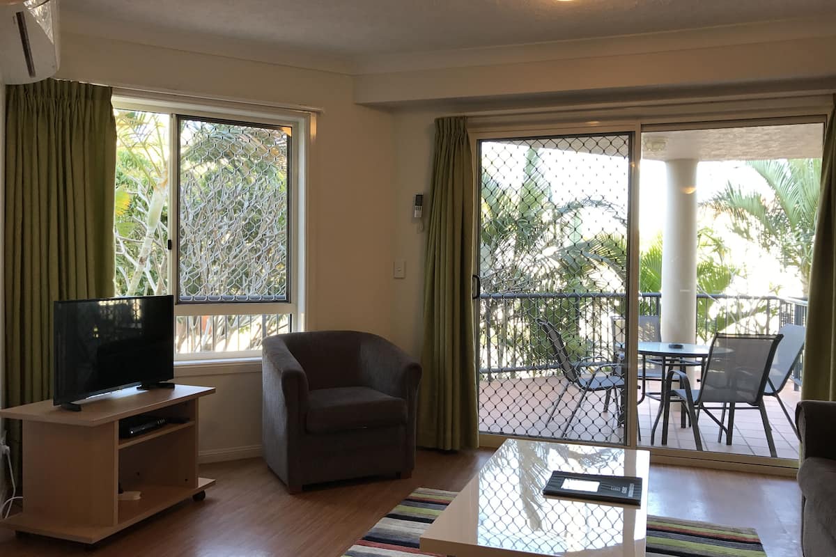 1 bedroom, iron/ironing board, rollaway beds, WiFi