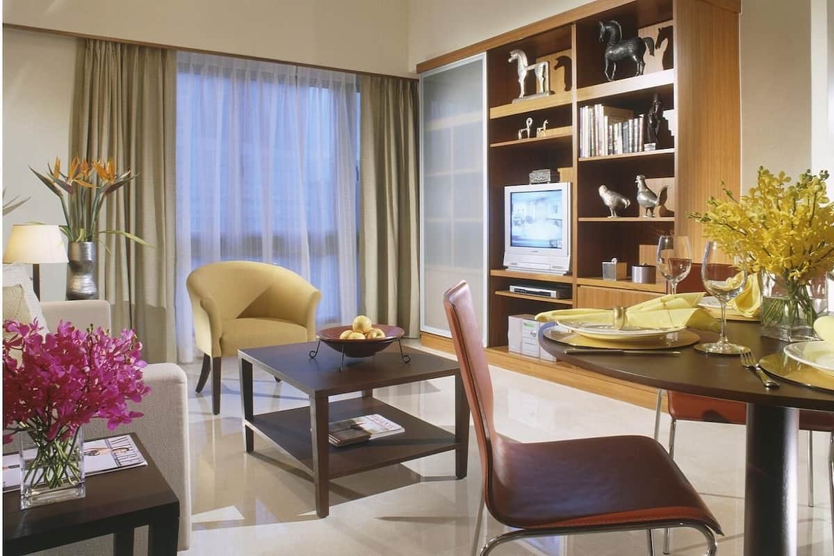 Living room | 32-inch LCD TV with cable channels, TV