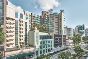 A multi-story hotel with a modern architectural design, featuring balconies, a central courtyard, and a prominent entrance. - Somerset Bencoolen Singapore (Singapore)
