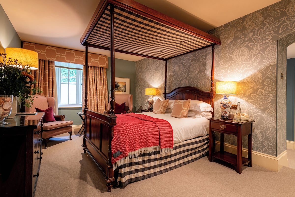 Superior Four Poster Room | 1 bedroom, premium bedding, in-room safe, individually decorated