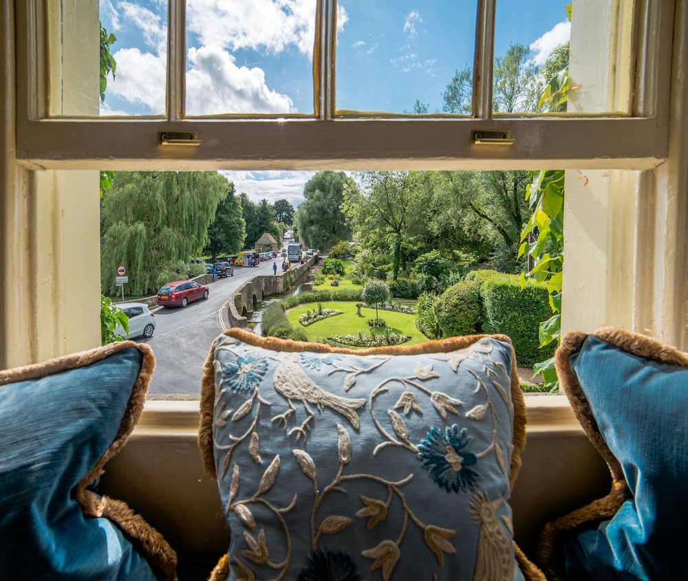 The Swan Hotel, Bibury by null