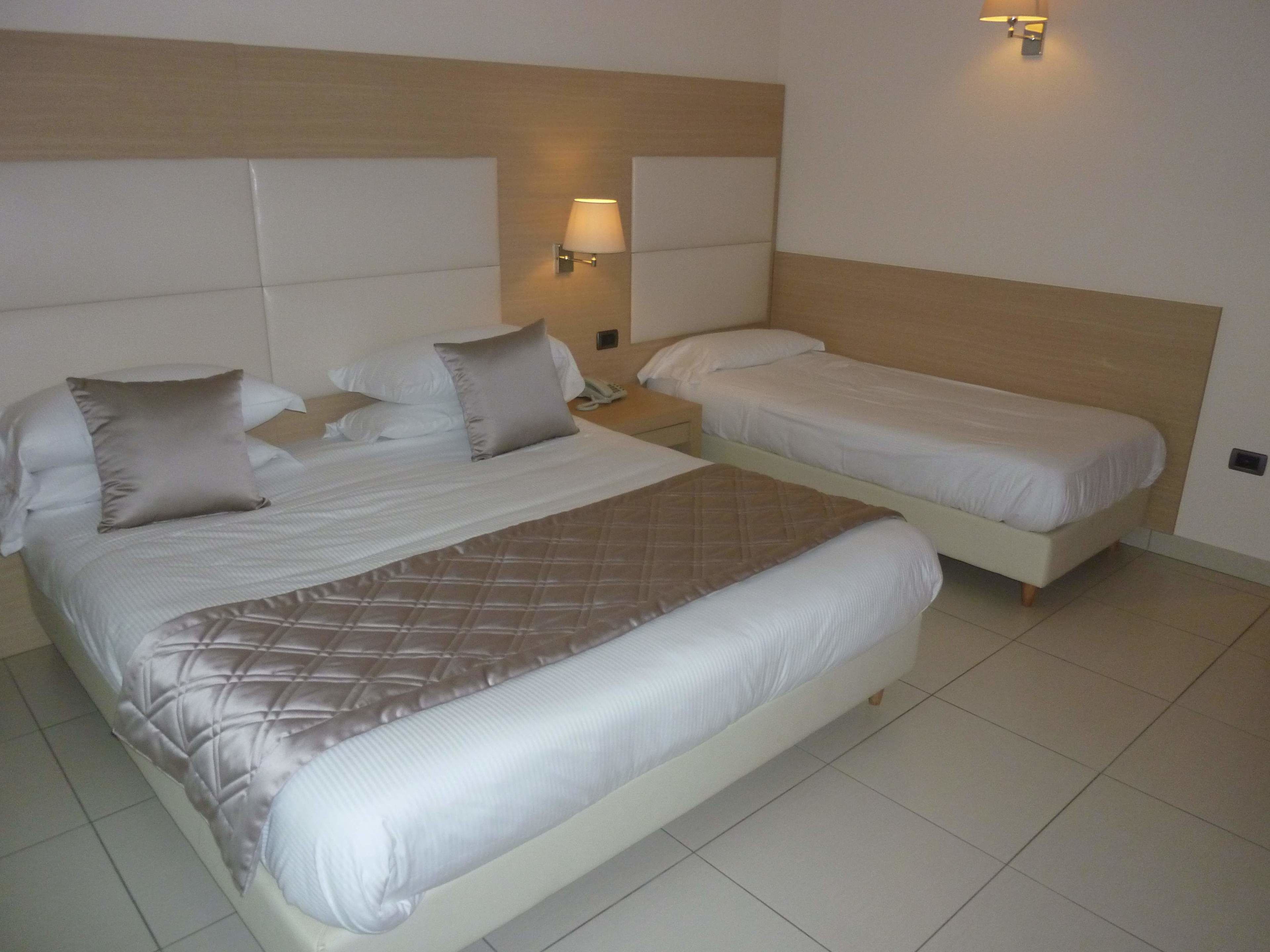 triple room | premium bedding, minibar, in-room safe, desk