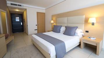 Ropa de cama de alta calidad y minibar