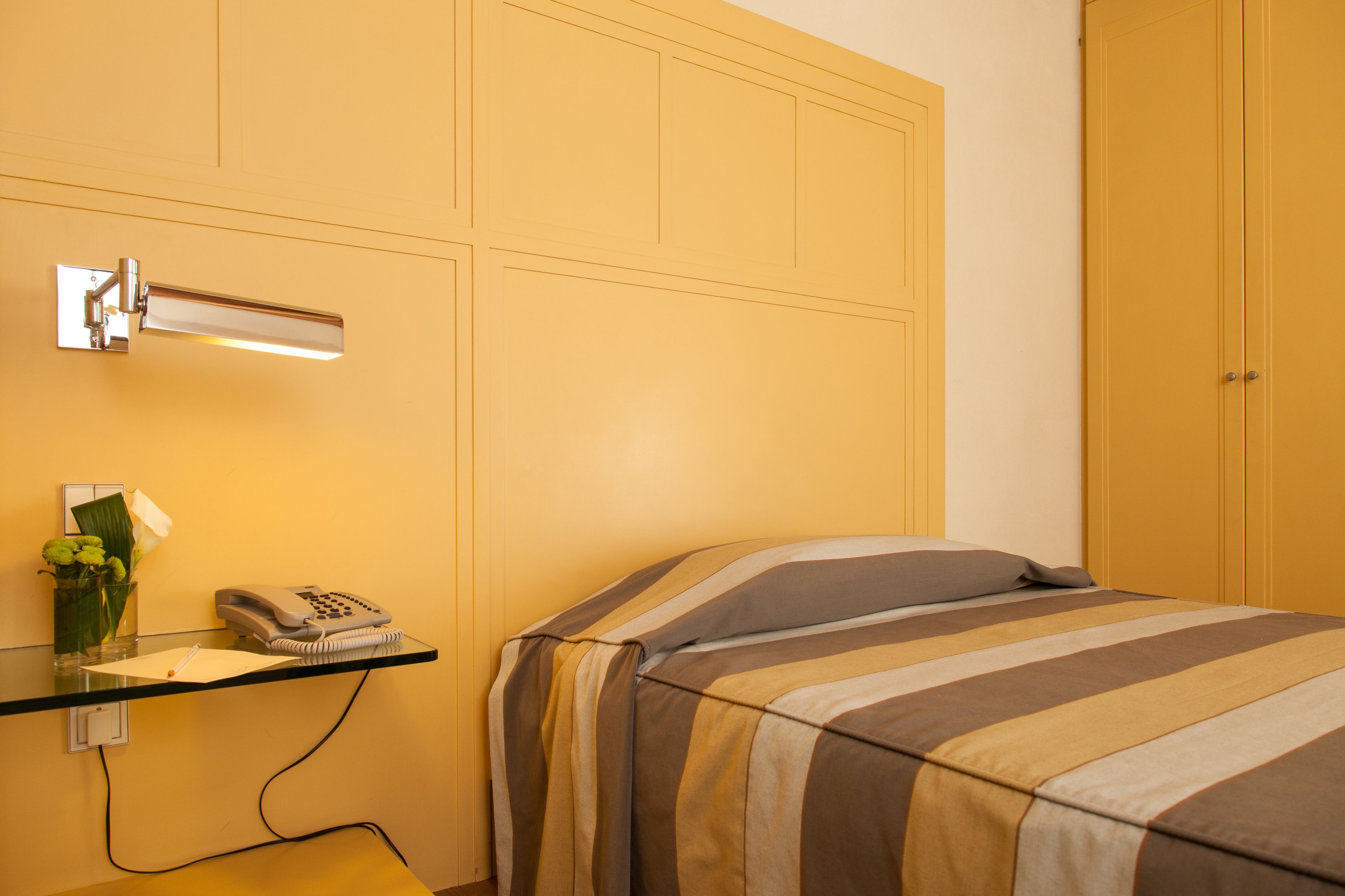 single room | 1 bedroom, premium bedding, minibar, in-room safe