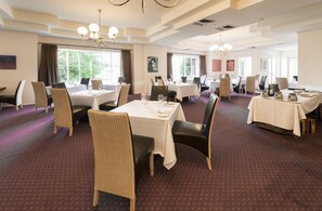 Frühstück, Mittagessen, Abendessen, lokale Küche 