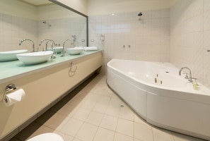 Bathroom - Beau Monde International (Doncaster East)