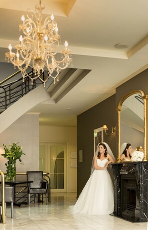 Lobby sitting area - Beau Monde International (Doncaster East)