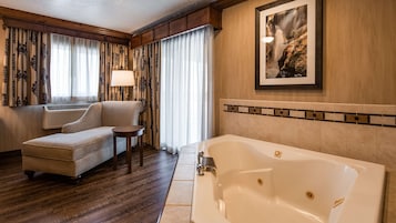 Honeymoon Suite, 1 King Bed, Non Smoking, Jetted Tub | Premium bedding, pillowtop beds, in-room safe, desk