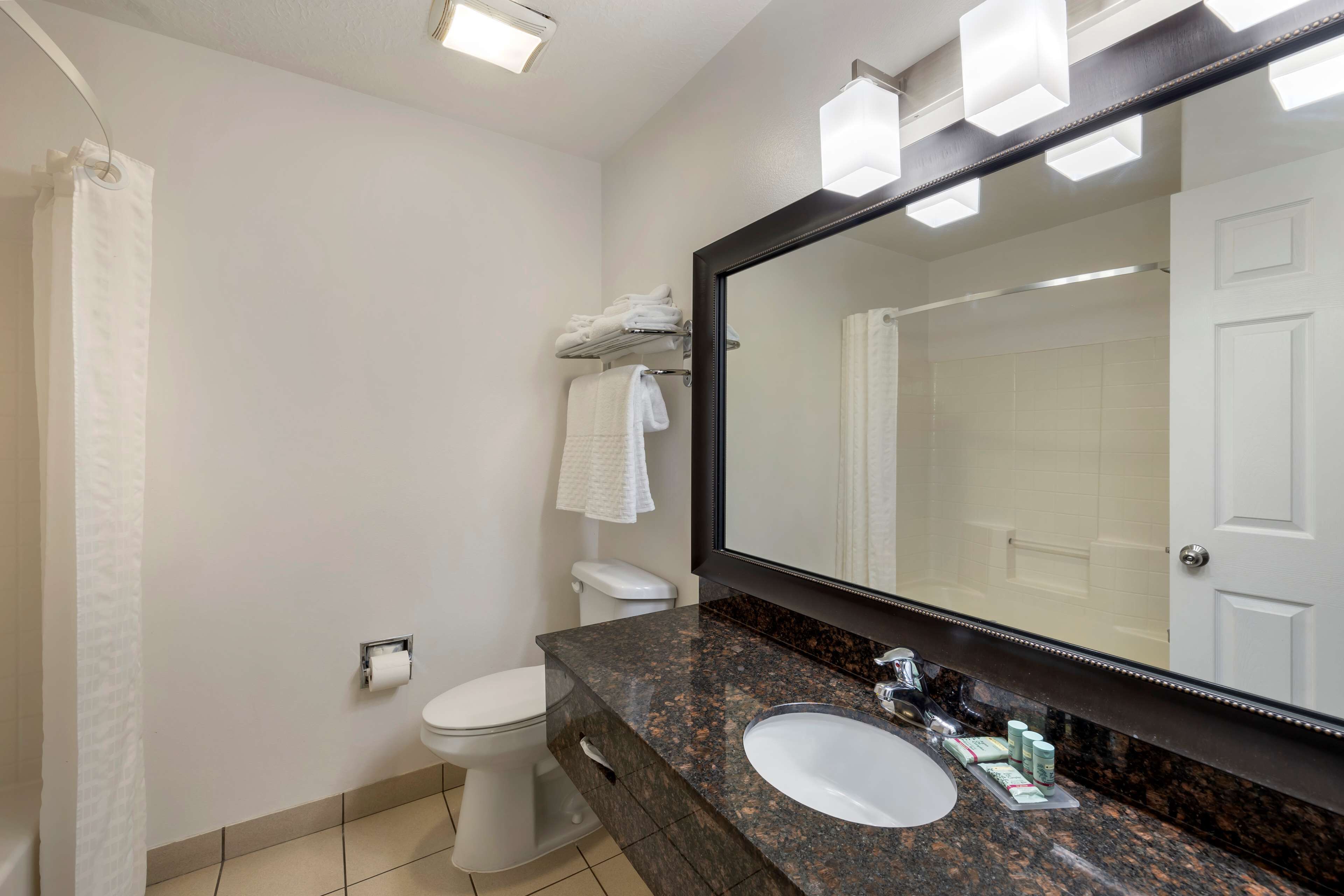 standard room, 2 queen beds, accessible, bathtub | bathroom | combined shower/bathtub, free toiletries, hair dryer, towels