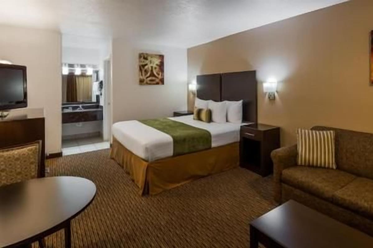 Pillowtop beds, in-room safe, blackout drapes, iron/ironing board