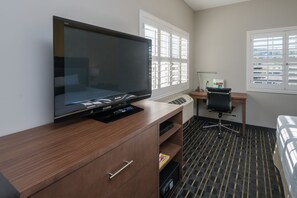Suite, 1 King Bed - Hotel Aura SFO (San Bruno)