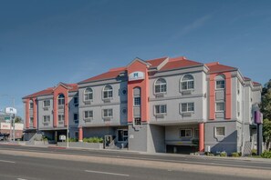 Front of property - Hotel Aura SFO (San Bruno)