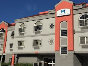 Exterior detail - Hotel Aura SFO (San Bruno)