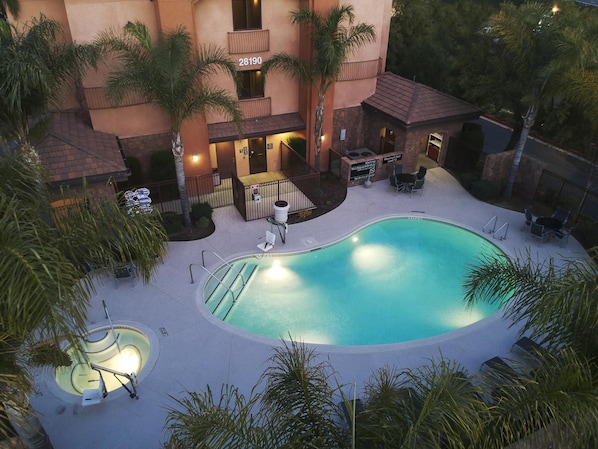 Outdoor pool - Hampton Inn & Suites Temecula (Temecula)