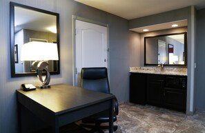 Executive Studio Suite, 1 King Bed with Sofa bed | Hypo-allergenic bedding, desk, blackout curtains, iron/ironing board - Hampton Inn & Suites Temecula (Temecula)