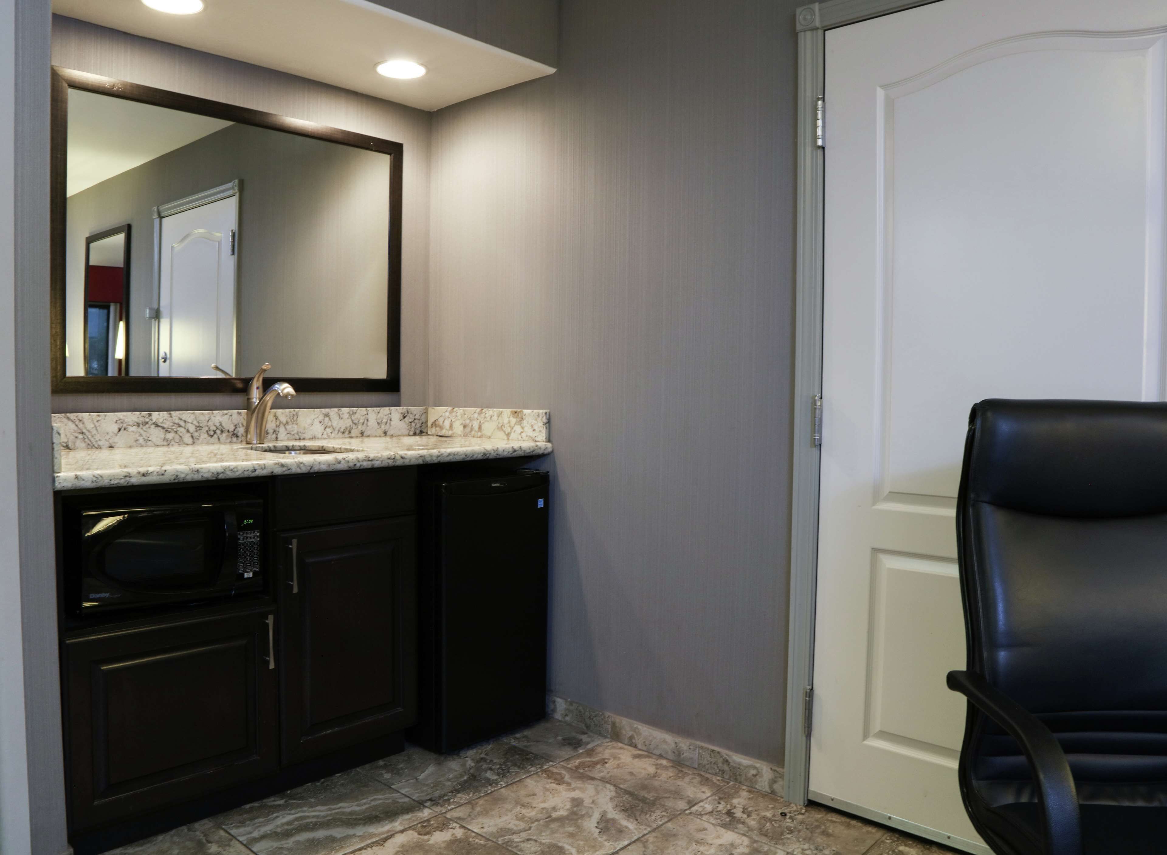 two queens studio suite nonsmoking | hypo-allergenic bedding, desk, blackout curtains, iron/ironing board